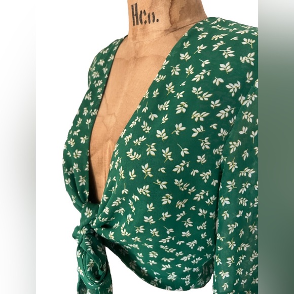Urban Outfitters Leafy Green Tie-Front Bell Sleeve Blouse EUC - Picture 4 of 10